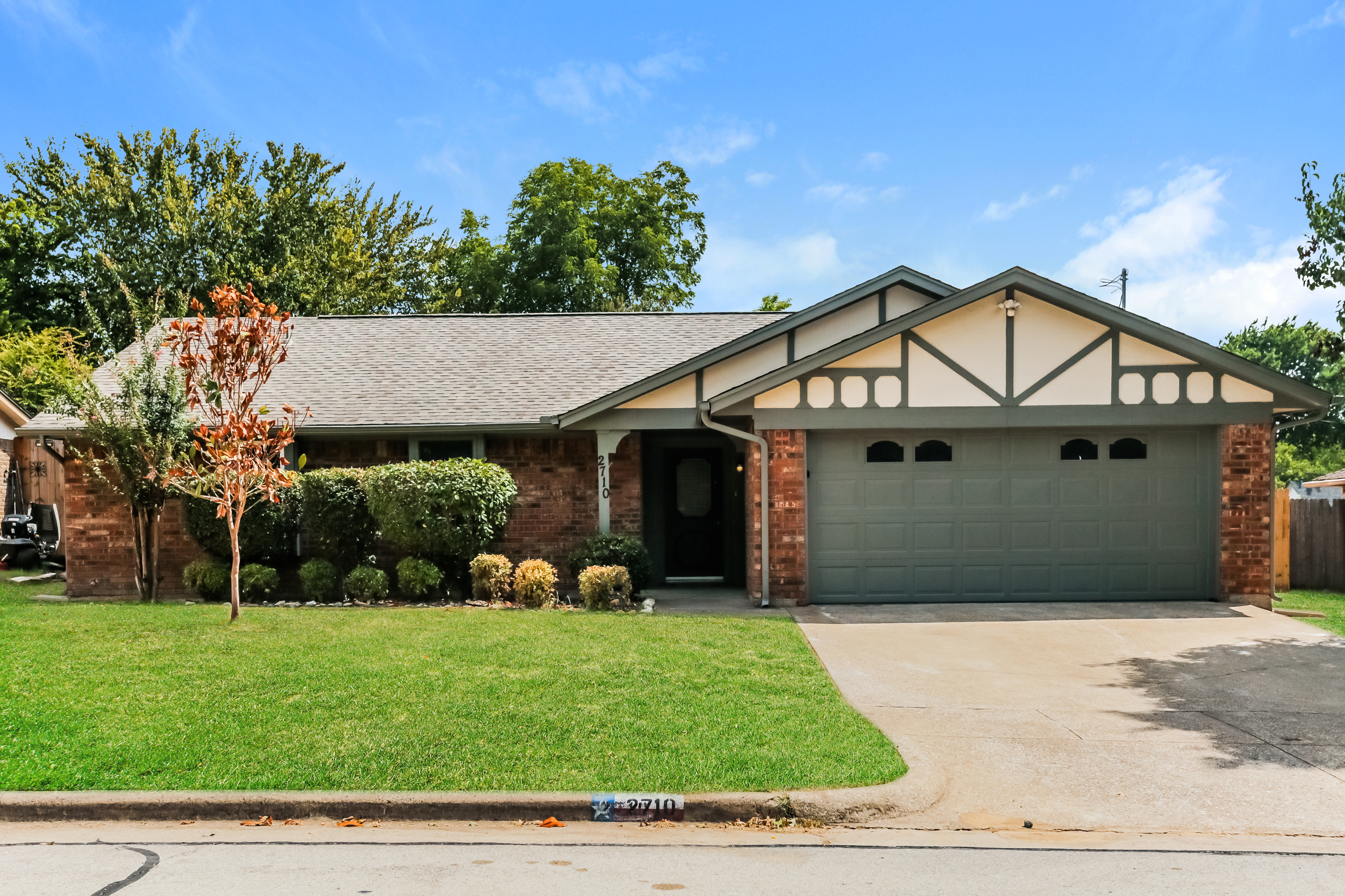2710 PARTRIDGE AVE ARLINGTON, TX 76017